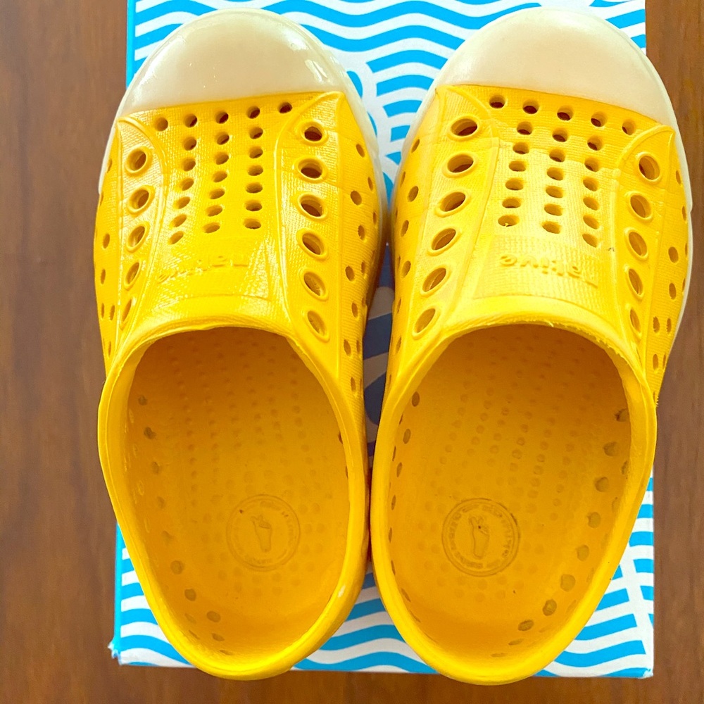 Toddler Native waterproof shoes size 6C.
